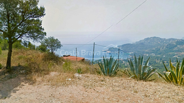 Terrain avec vue sur la mer et orientation sud-est à vendre à Begur