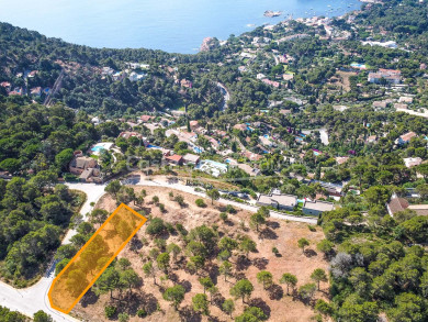 Parcela con vistas al mar y orientación sudeste en venta en Begur