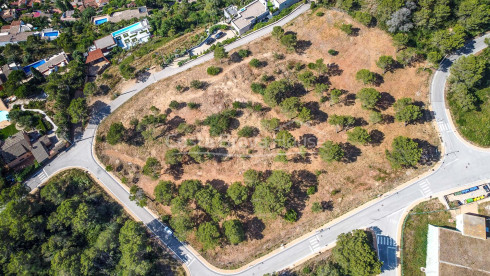 Terrain avec vue sur la mer et orientation sud-est à vendre à Begur