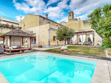 Historic renovated house for sale in Torroella de Montgrí with garden and pool