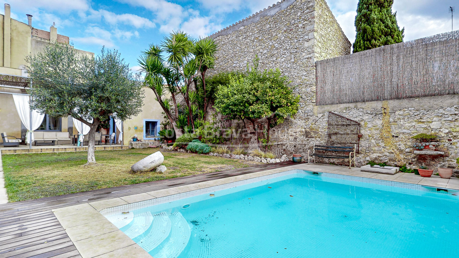 Casa històrica reformada en venda a Torroella de Montgrí