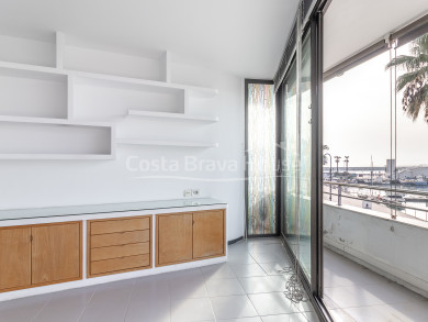 Apartamento con terraza, garaje y vistas al puerto en primera línea de L’Estartit, en venta