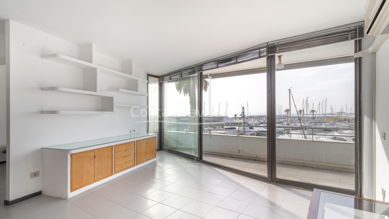 Apartment overlooking the harbor in L’Estartit, with terrace and garage