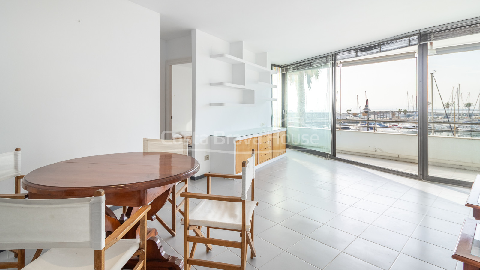 Apartment overlooking the harbor in L’Estartit, with terrace and garage