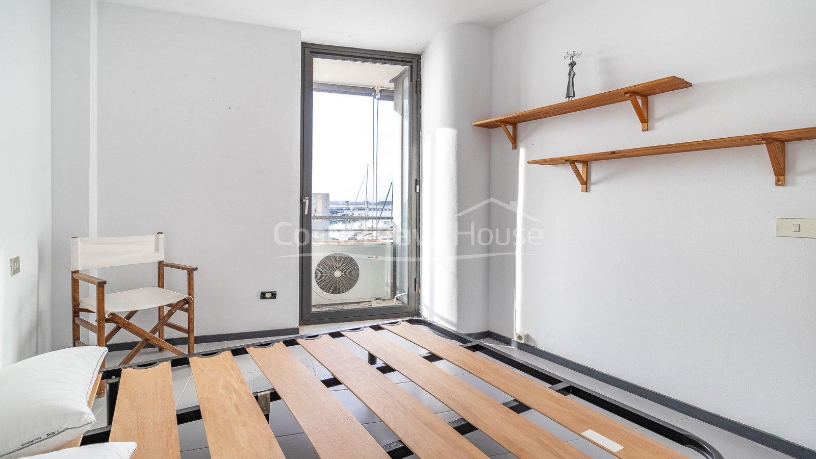 Apartment overlooking the harbor in L’Estartit, with terrace and garage