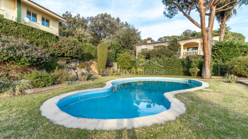 Casa en Sant Feliu Guíxols con vistas al mar y piscina