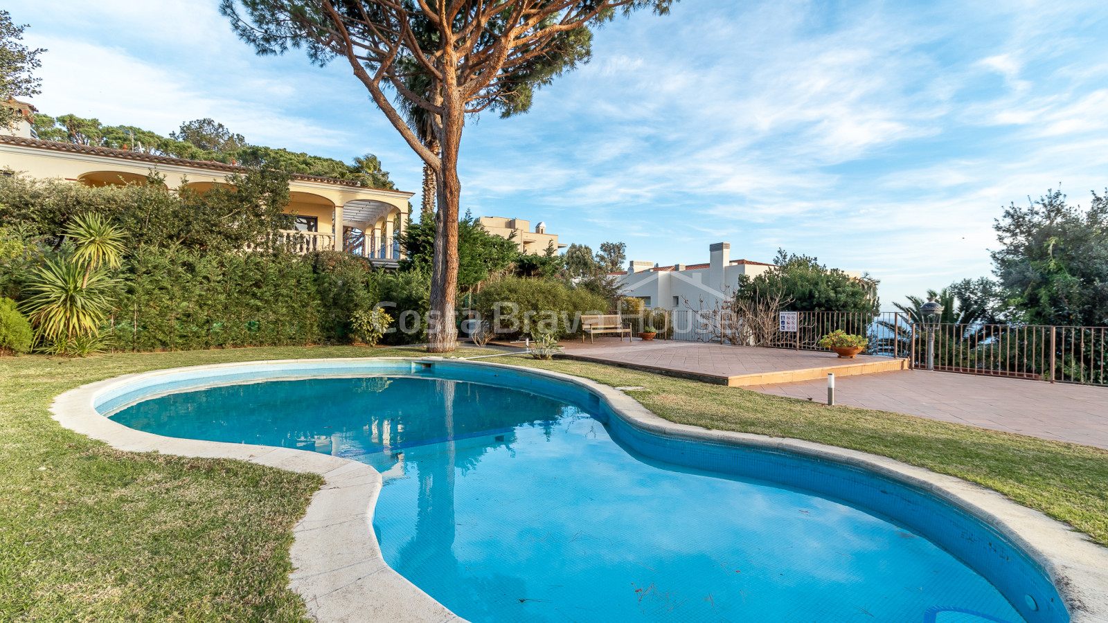 Casa en Sant Feliu Guíxols con vistas al mar y piscina