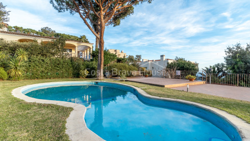 Casa en Sant Feliu Guíxols con vistas al mar y piscina