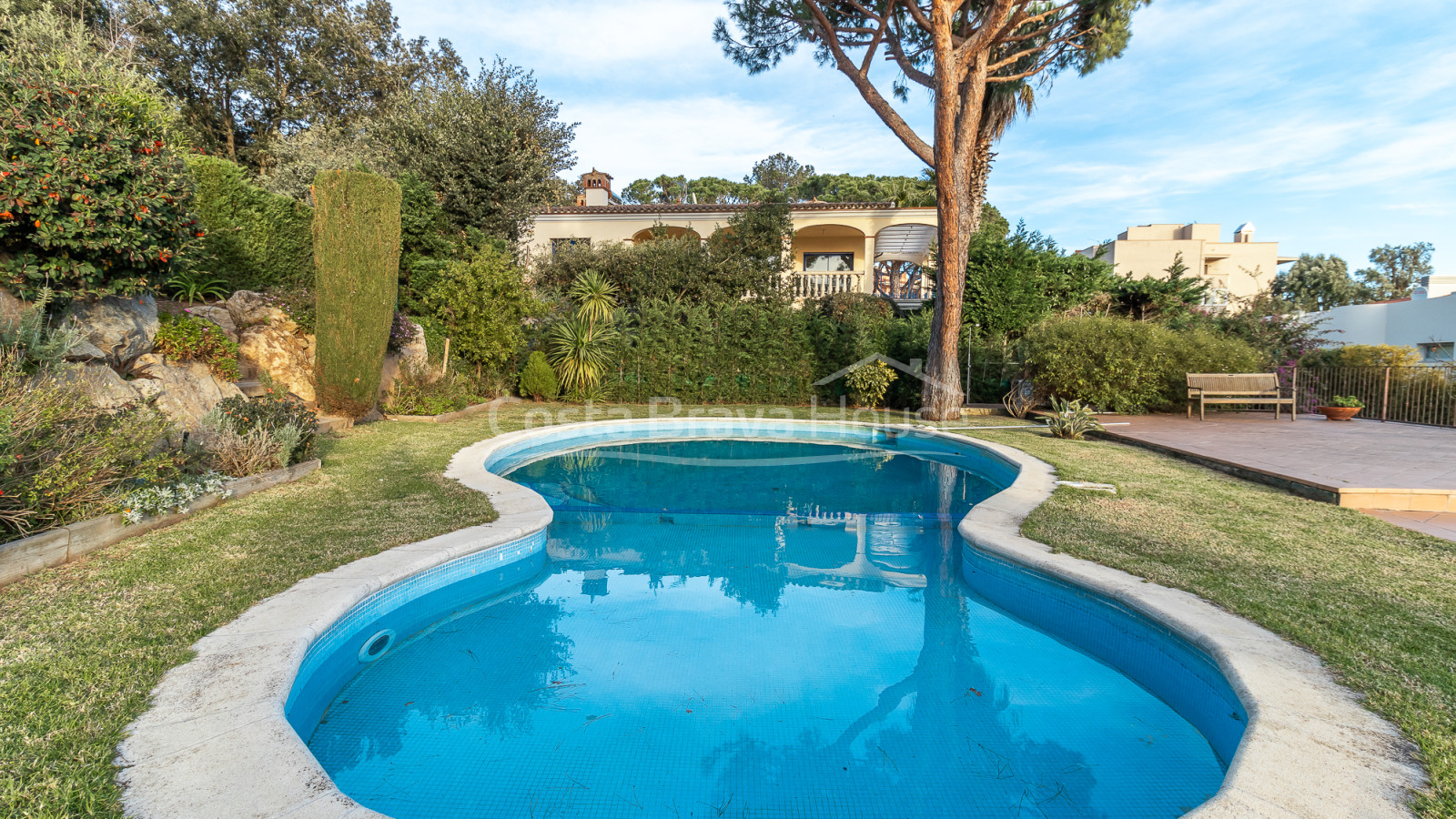 Casa en Sant Feliu Guíxols con vistas al mar y piscina