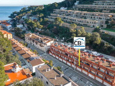 Apartment for sale in Sa Riera, Begur, renovated and just 300 meters from the beach, with private garage