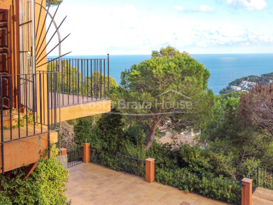 Villa Méditerranéenne à Tamariu avec Piscine Privée, Grandes Terrasses et Vues Spectaculaires sur la Mer