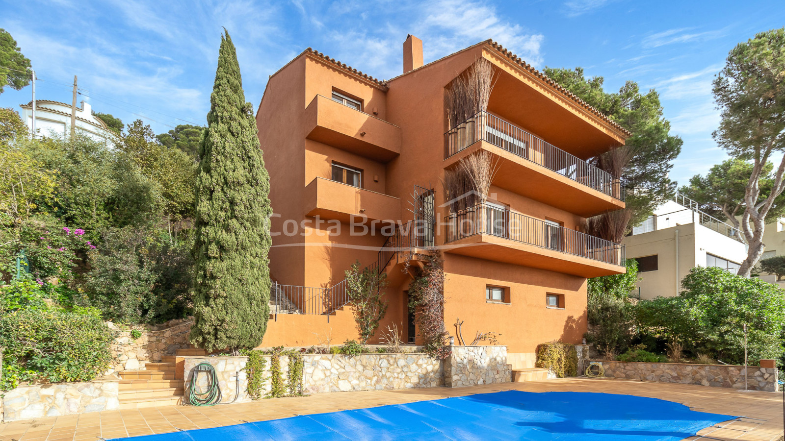 Villa in Tamariu with Pool and Sea Views