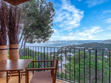 Villa Mediterránea en Tamariu con Piscina Privada, Amplias Terrazas y Espectaculares Vistas al Mar