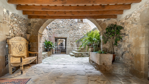 16th-century Renaissance country house for sale in Foixà