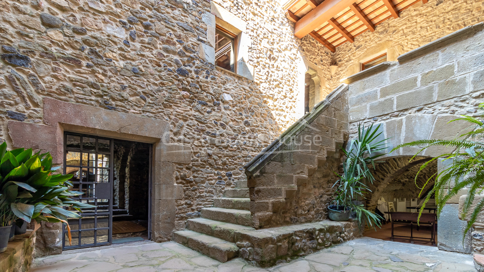 16th-century Renaissance country house for sale in Foixà