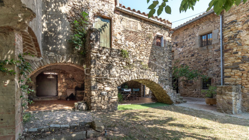 16th-century Renaissance country house for sale in Foixà