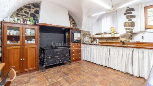 16th-century Renaissance country house for sale in Foixà