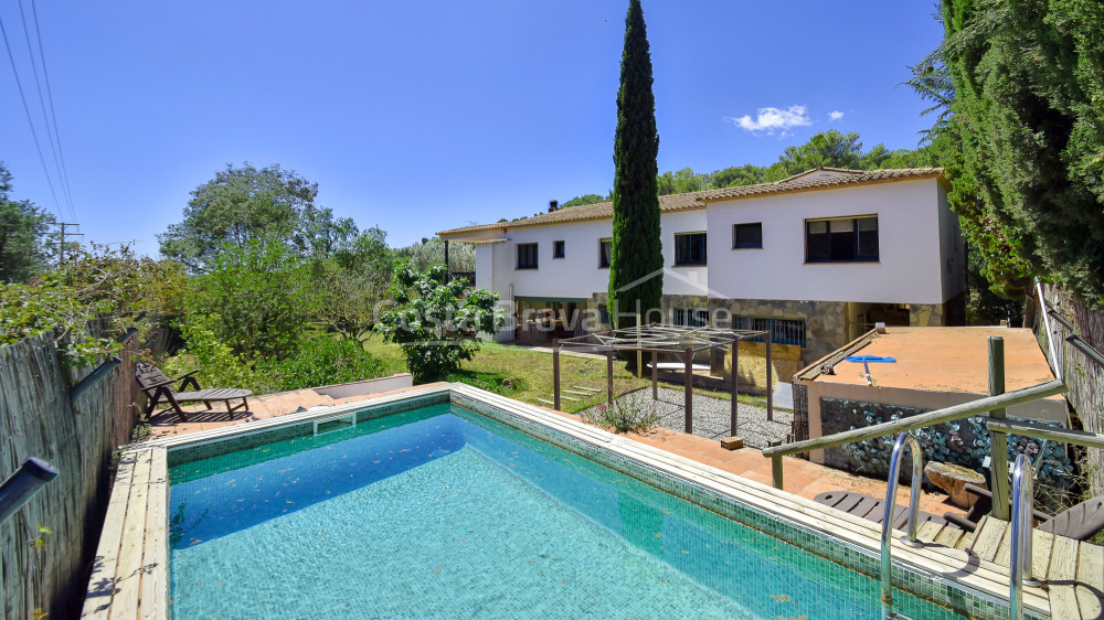 Casa de campo con 11.000 m² de terreno en venta en un bonito lugar entre Begur y Palafrugell