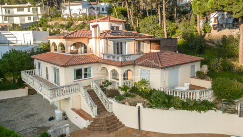 Vila de luxe amb piscina privada a Pals