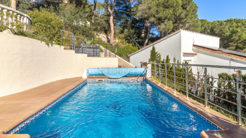 Vila de luxe amb piscina privada a Pals