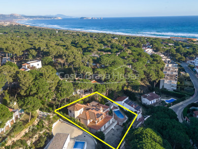 Espectacular villa de lujo con piscina privada, terrazas y jardín en Pals, Costa Brava, en venta