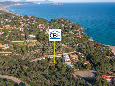 Buildable land for sale in Begur, 500 meters from Sa Riera beach, in an exclusive residential area