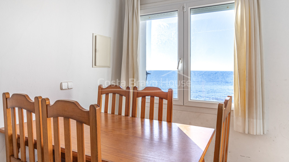 Apartament a primera línia de mar a Calella de Palafrugell