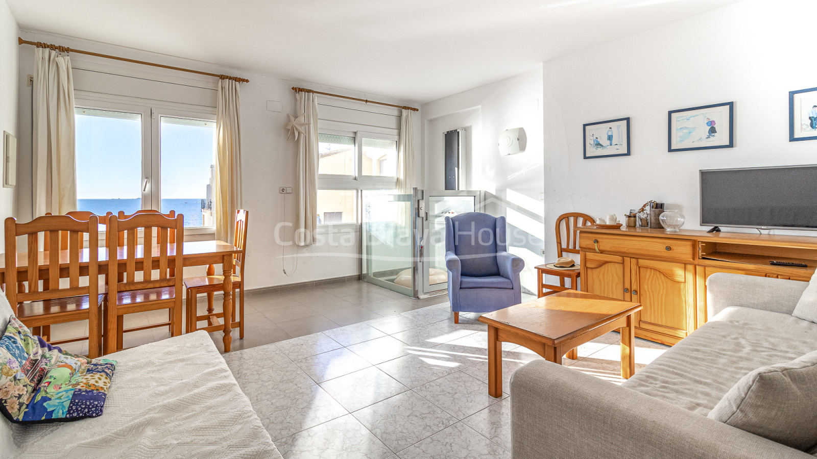 Seafront apartment in Calella de Palafrugell