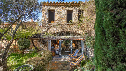 Casa histórica en Begur con piscina y jardín privado