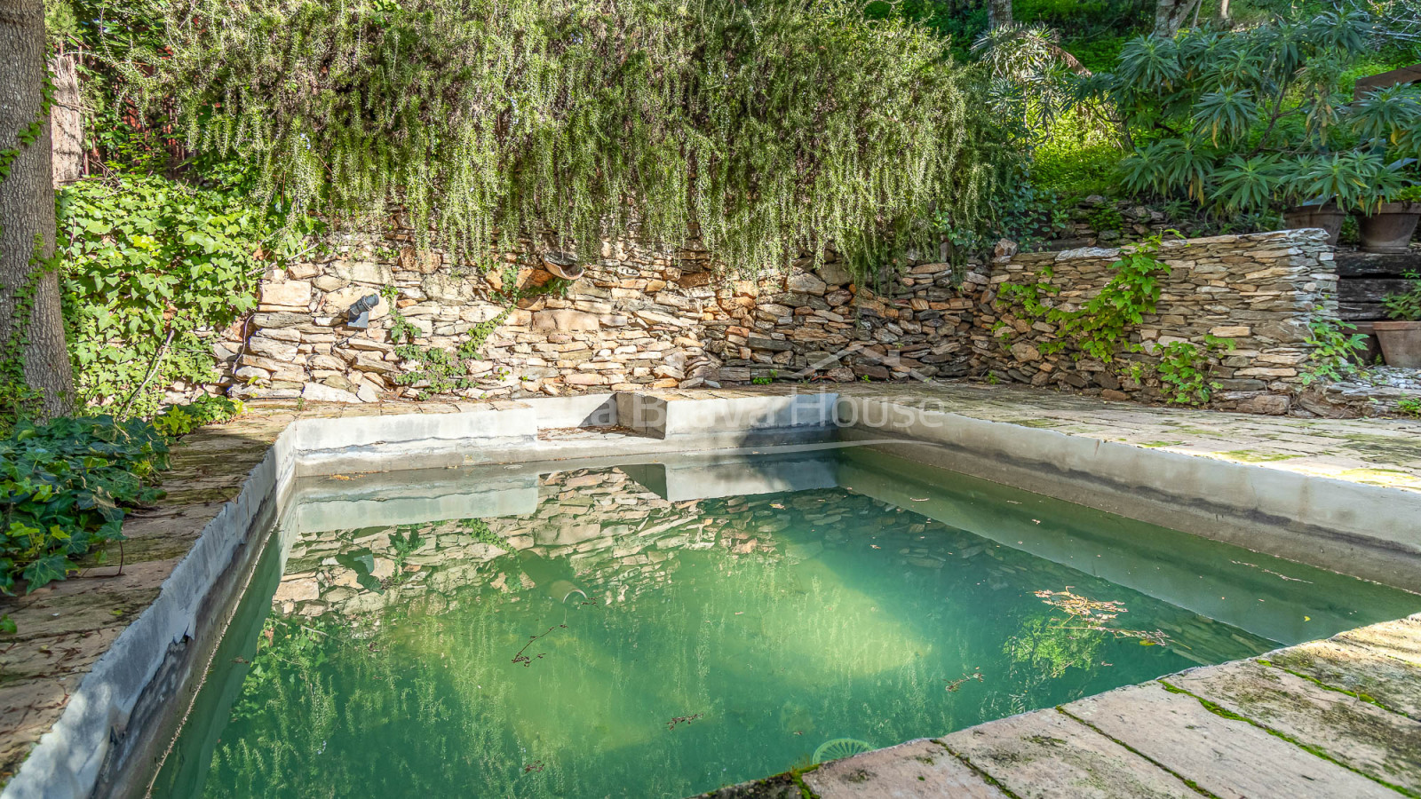 Casa histórica en Begur con piscina y jardín privado