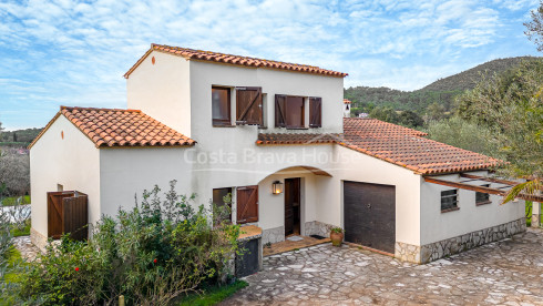 Rustic house with pool in Vall-llobrega, Costa Brava