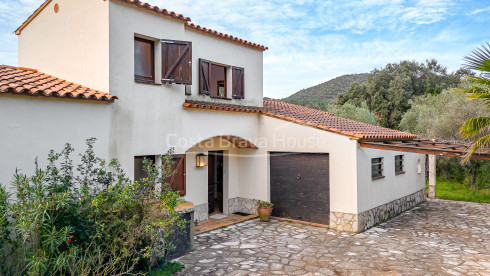 Rustic house with pool in Vall-llobrega, Costa Brava