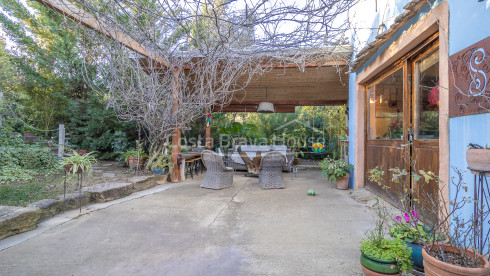 Maison rustique-méditerranéenne à Foixà Baix Empordà avec terrain et vues