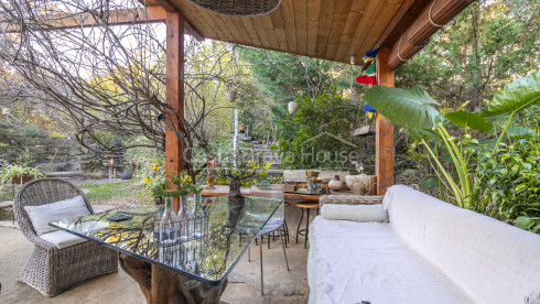 Casa rústica-mediterránea en Foixà Baix Empordà con terreno y vistas