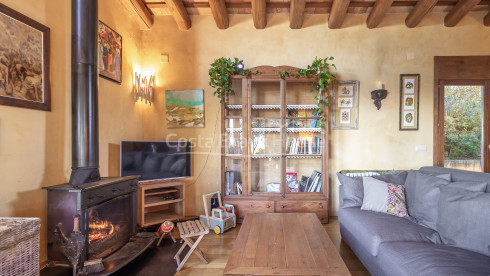 Maison rustique-méditerranéenne à Foixà Baix Empordà avec terrain et vues