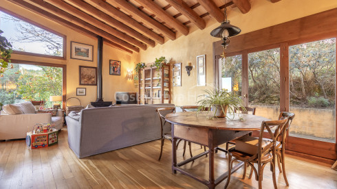 Casa rústica-mediterránea en Foixà Baix Empordà con terreno y vistas