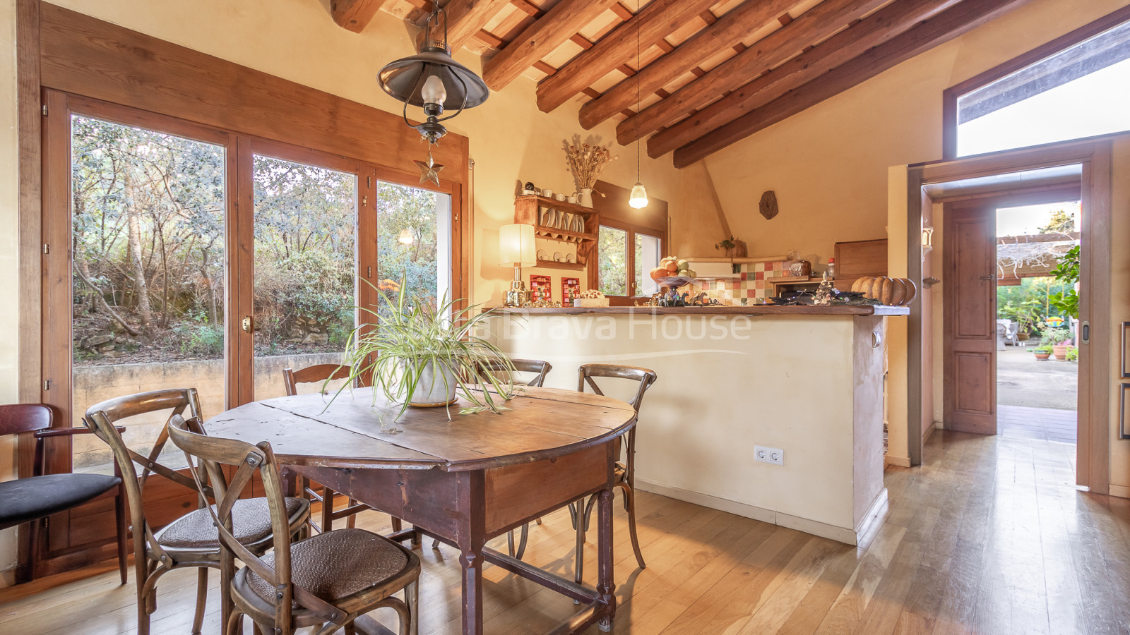 Casa rústica-mediterránea en Foixà Baix Empordà con terreno y vistas