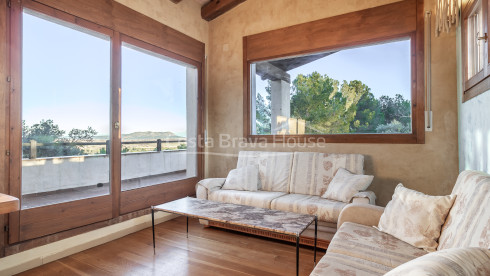 Casa rústica-mediterránea en Foixà Baix Empordà con terreno y vistas