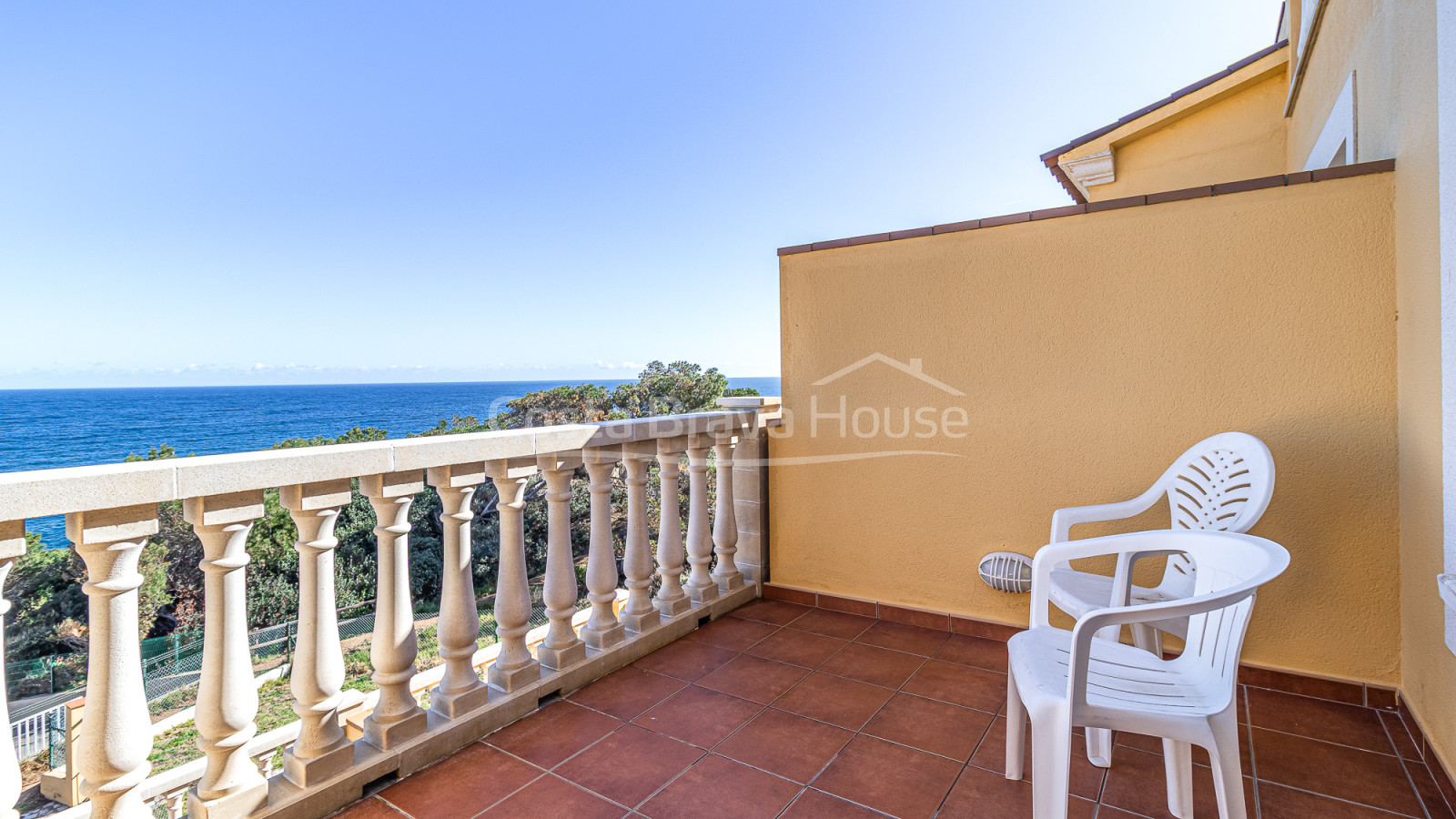 Duplex in Cap Sa Sal area with sea views and terraces