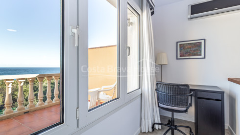 Duplex in Cap Sa Sal area with sea views and terraces